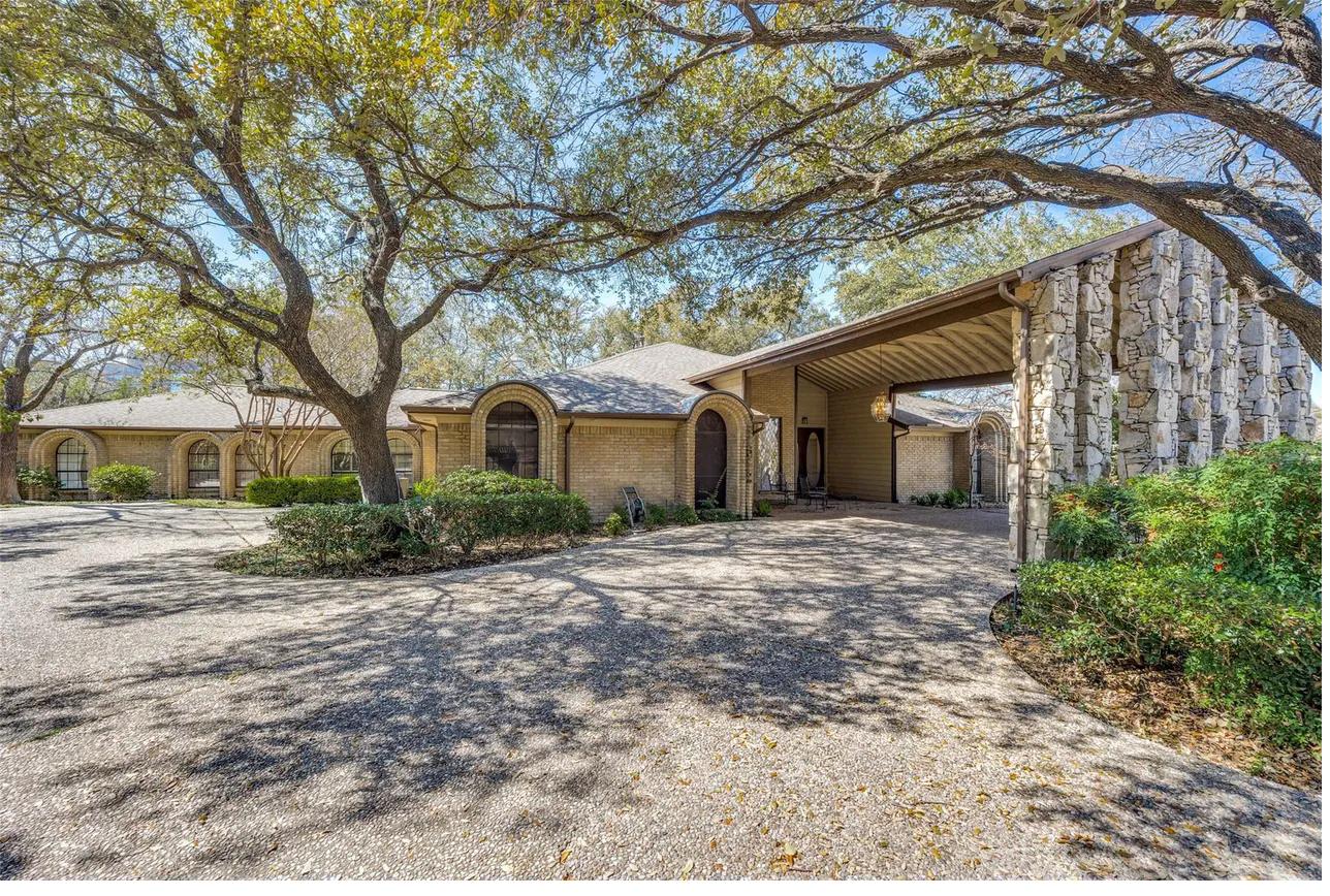 Cresthaven Estate in Bluffview, Dallas