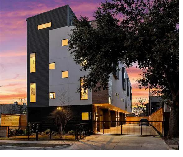 Reagan Street Townhomes in Oak Lawn, Dallas
